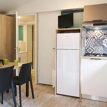 Mobil-home Confortable Avec Terrasse A Seez, 2 - Api-1-52-872 캠프장 *
